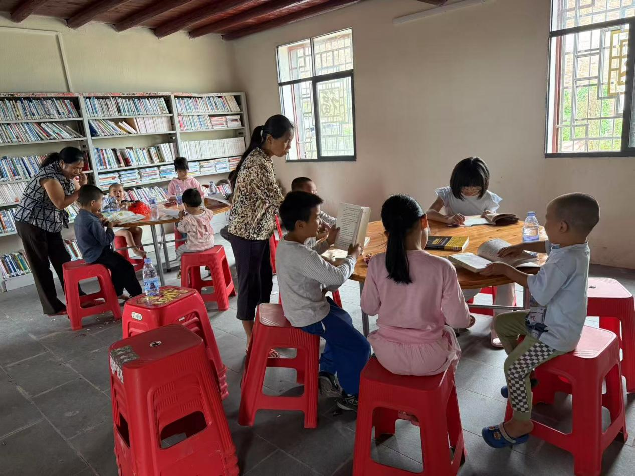 祁阳市白水镇：国庆书香浓，少年书屋阅读忙
