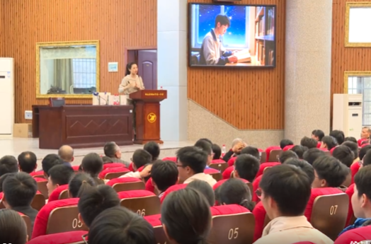 国家语言文字推广基地（中南大学）祁阳一中工作站授牌暨《诗可以观》学术讲座成功举行