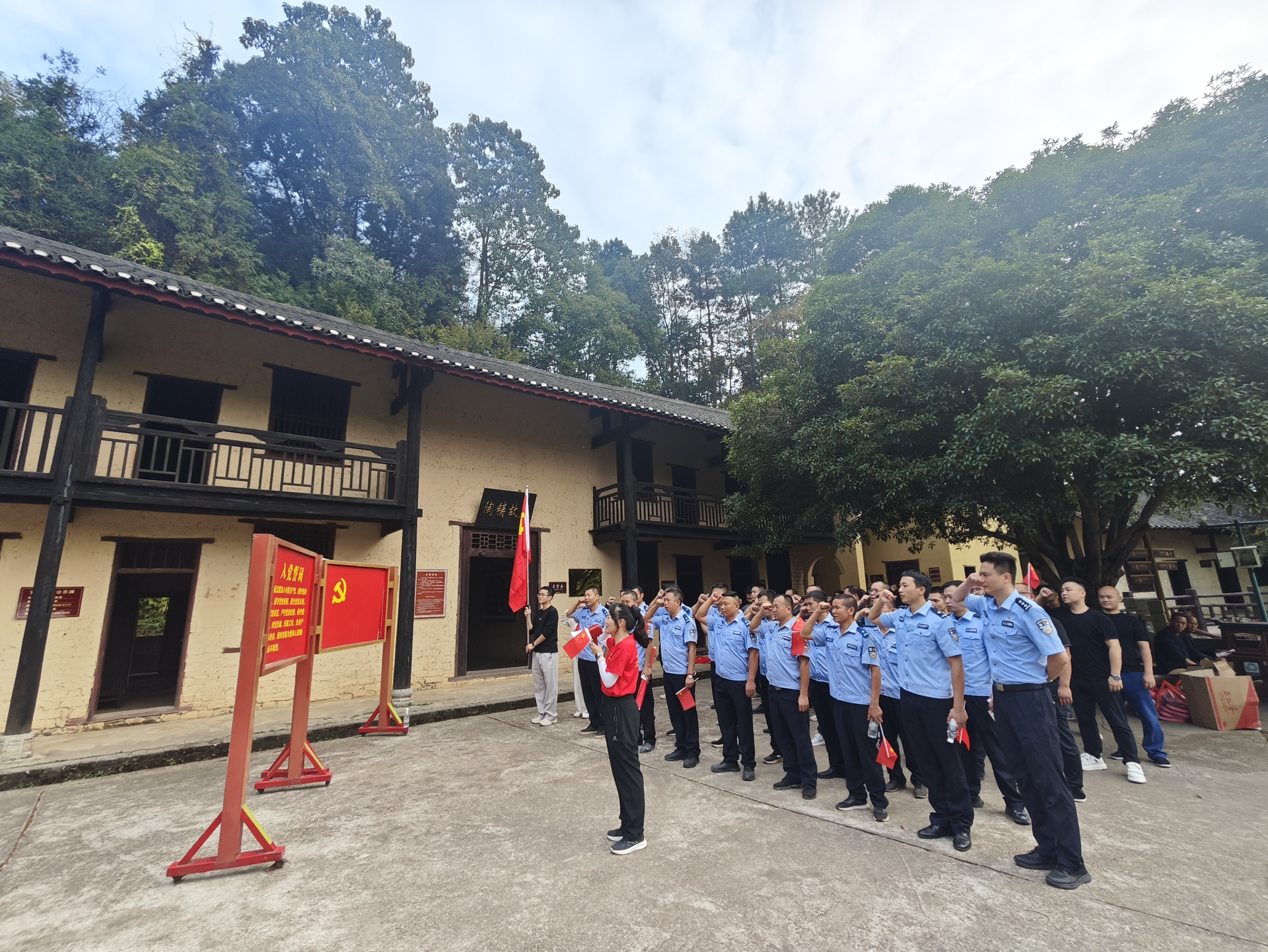 祁阳潘市镇：脚步丈量乡村路 书香浸润百姓家
