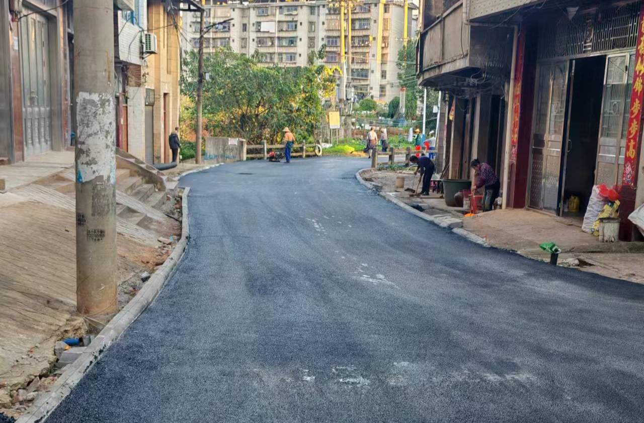 祁阳市观音滩镇：沥青铺就民生路 老街焕新助振兴