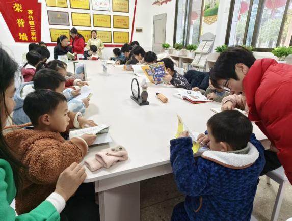 茅竹镇三家村：元旦启新程  书香绘梦想