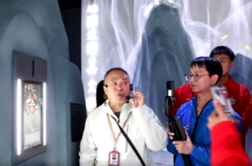 文脉润绿茵 湘超永州队探访浯溪摩崖石刻景区