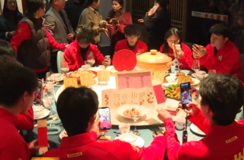 冠军回家乡  共享“十甲碗”