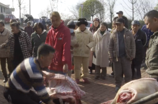 茅竹镇板桥村：年货节里年味浓，互助养老焕新机