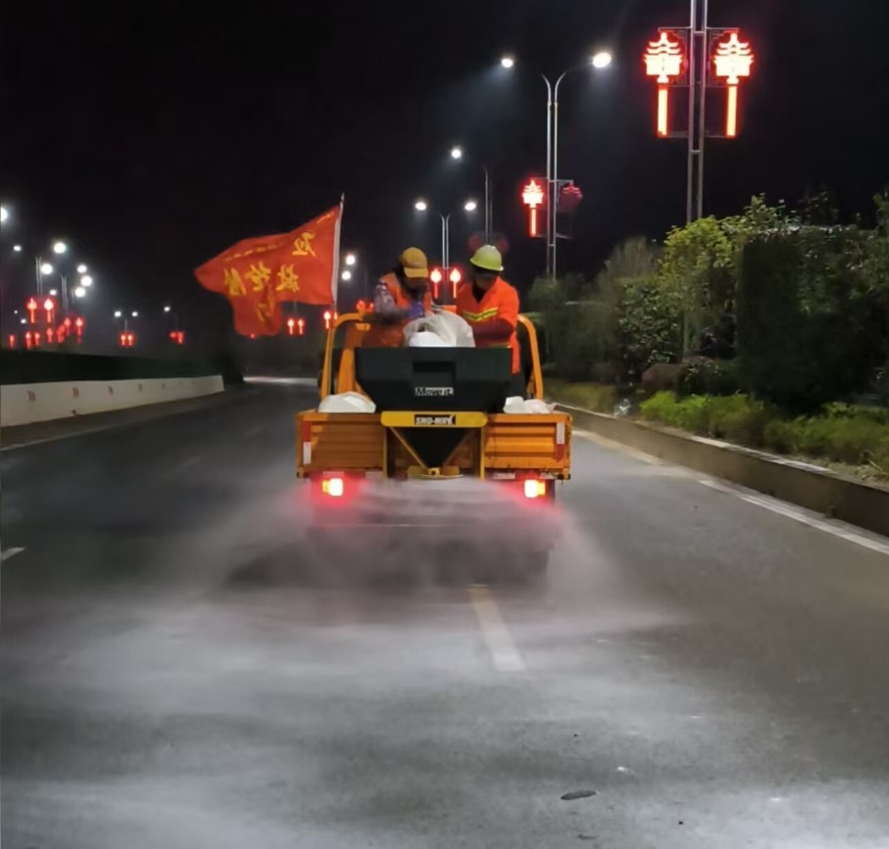 祁阳：闻雪而动  全力保障道路交通安全