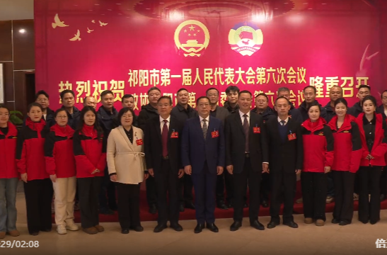 蒋崇华、向子顺看望慰问参加两会报道的新闻工作者