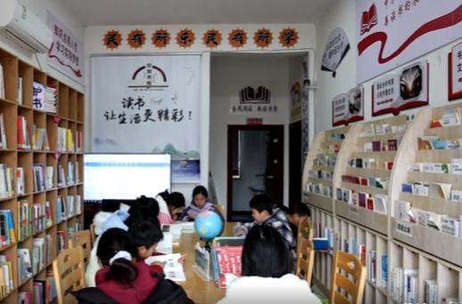 “点亮阅读微心愿”赠书活动走进潘市镇建溪村