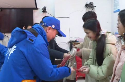 “江苏十三太保”来祁爱心助学