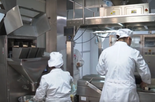 轩瑞食品：节前订单多 企业生产忙