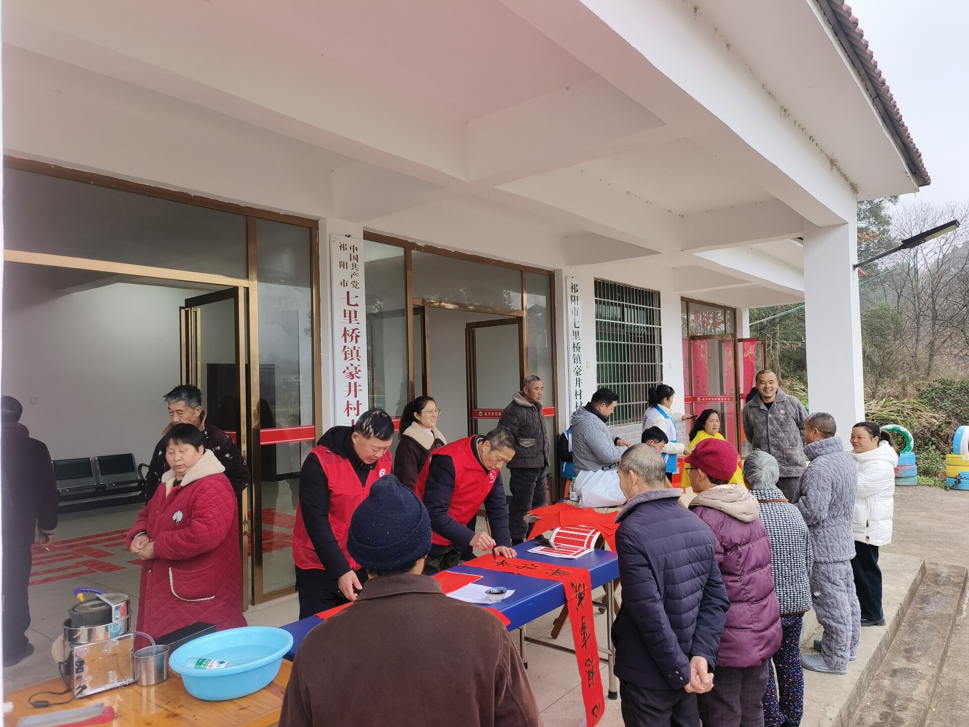 祁阳市七里桥镇：迎新春暖人心，护航团圆年