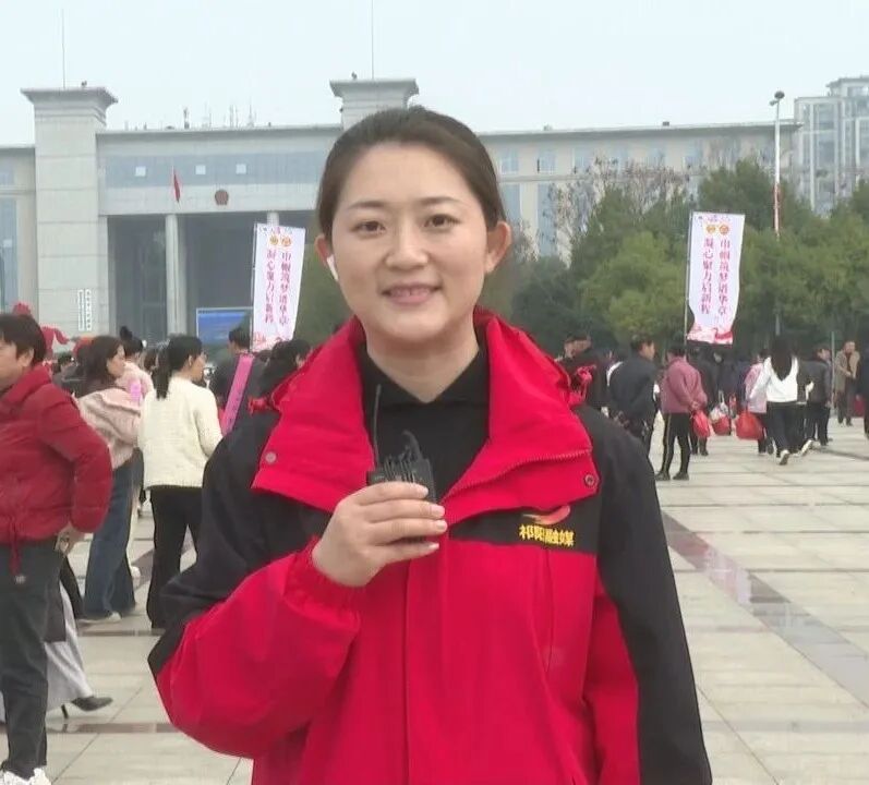 凝心聚力“祁”心干 巾帼赛场展英姿——祁阳市成功举办庆“三八”拔河比赛暨产品展销直播带货活动