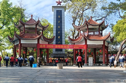 祁阳：三千学生纪念碑前同上思政课