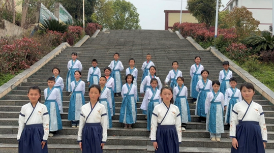祁阳市举办中小学“爱·悦·读”二十四节气“清明”“校屋共读”活动