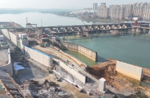 向子顺调研浯溪电站坝桥分离湘江大桥、坝顶桥建设进度