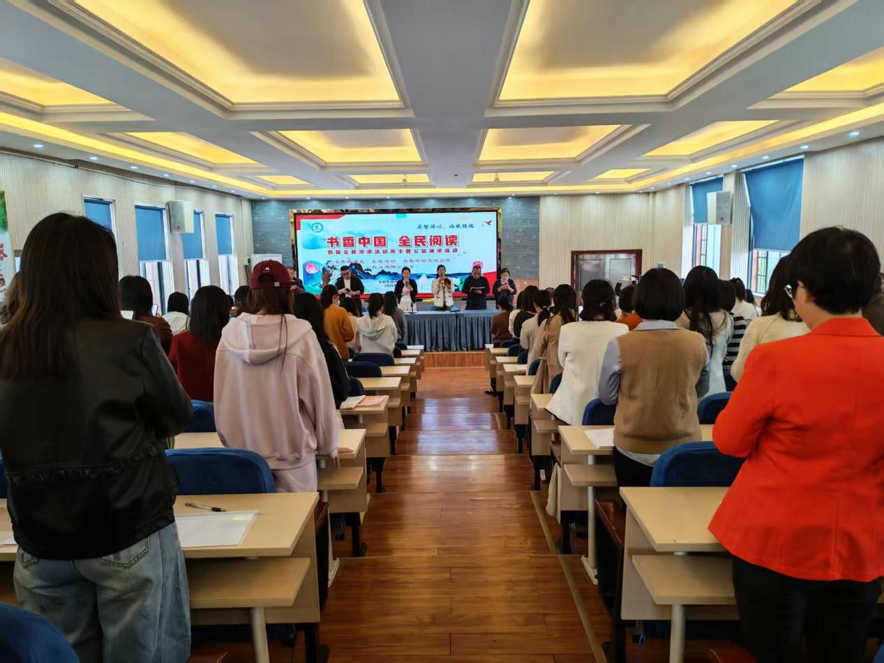 长虹明德小学“书香四月天”读经典活动启幕