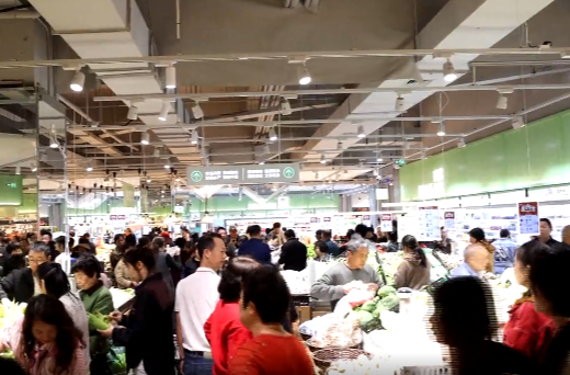 祁阳新天地:“五一”假期商超消费热潮涌动