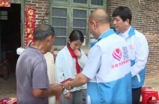 爱心助学 情暖寒门 祁阳人大代表携手牵手志愿者协会帮扶困境学子