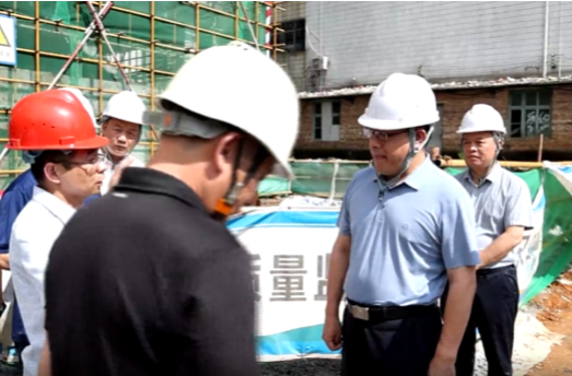 蒋崇华点位督查市场消防安全、建筑施工安全
