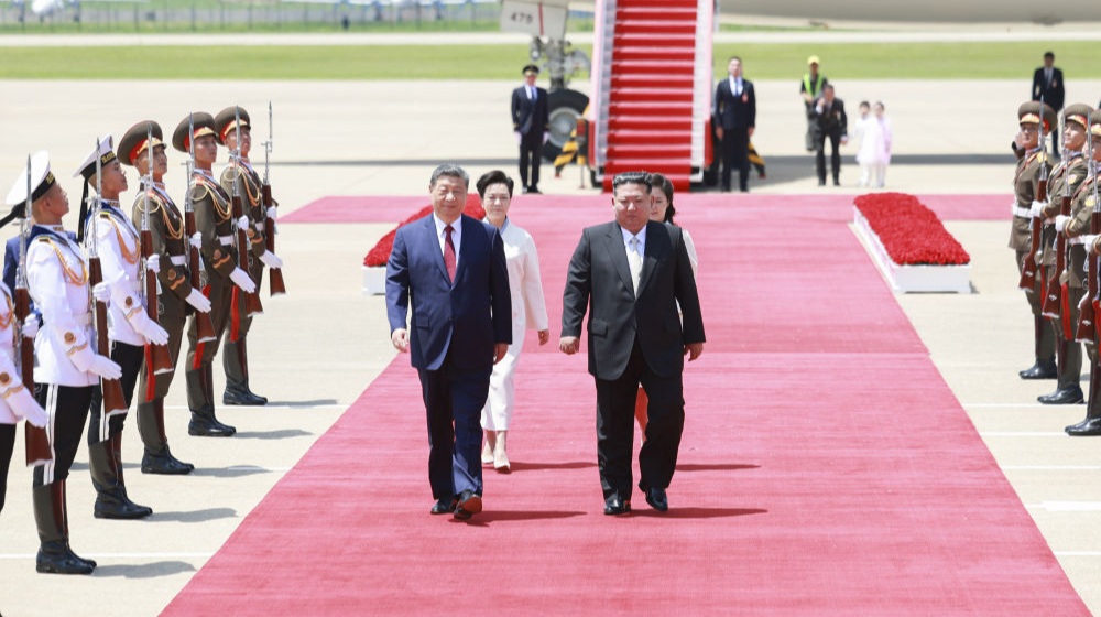习近平抵达平壤开始对朝鲜进行国事访问