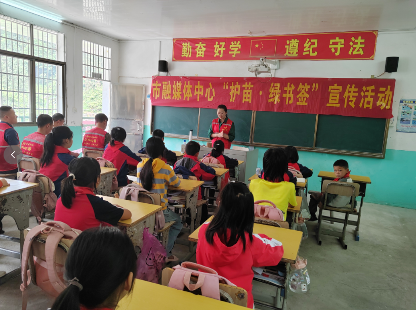 祁阳市融媒体中心开展“扫黄打非·护苗绿书签”宣传活动