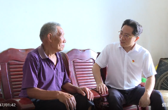 王启明深入大村甸镇开展“七一”走访慰问并讲授专题党课