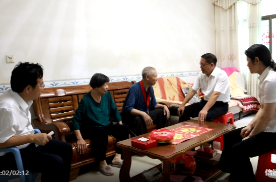 蒋崇华开展“七一”走访慰问活动