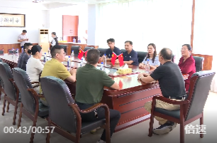 湘超永州队员唐梓铨重返陶铸中学 捐赠百箱爱心饮用水