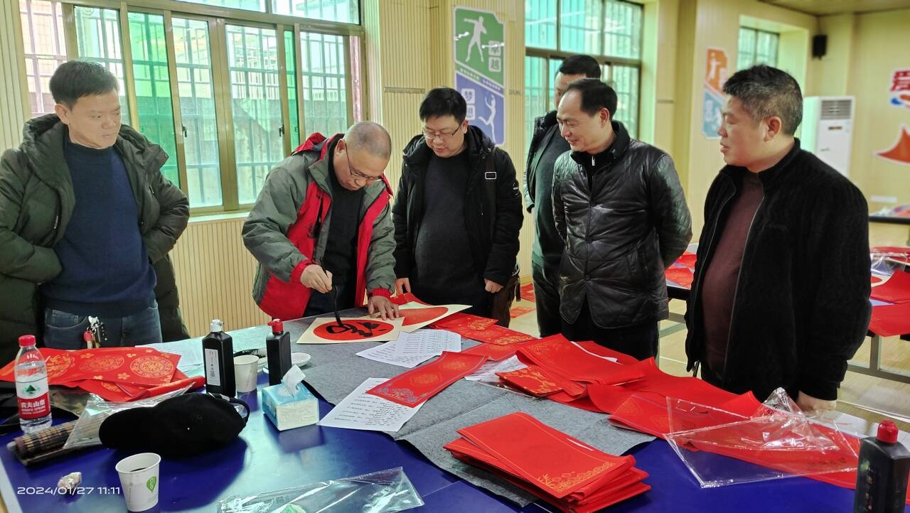 祁阳市职业中专  请来书协委 为赠新春联