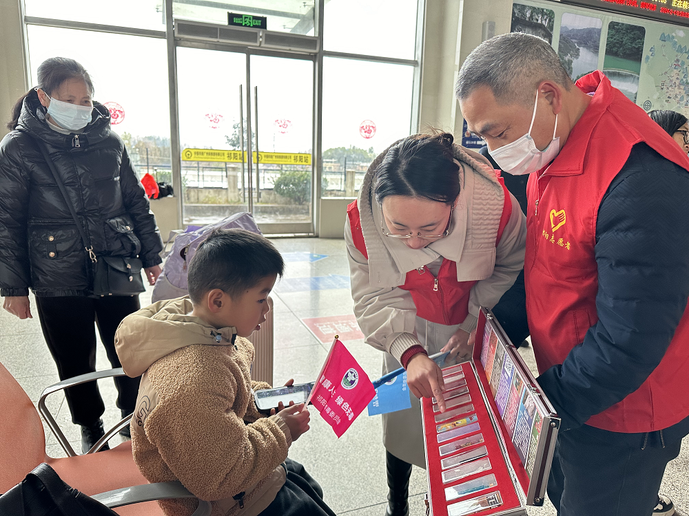欢天喜地迎新春 禁毒宣传不打烊