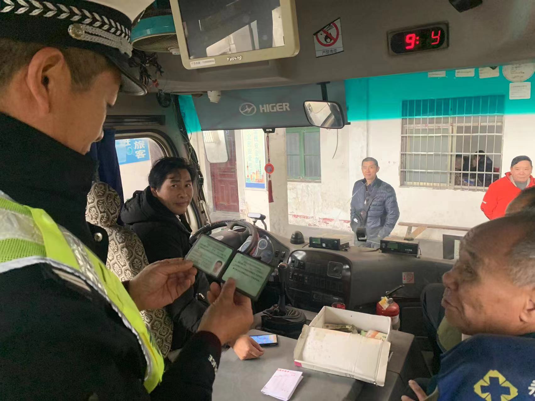 祁阳交警走进客运企业  打好安全行车“预防针”