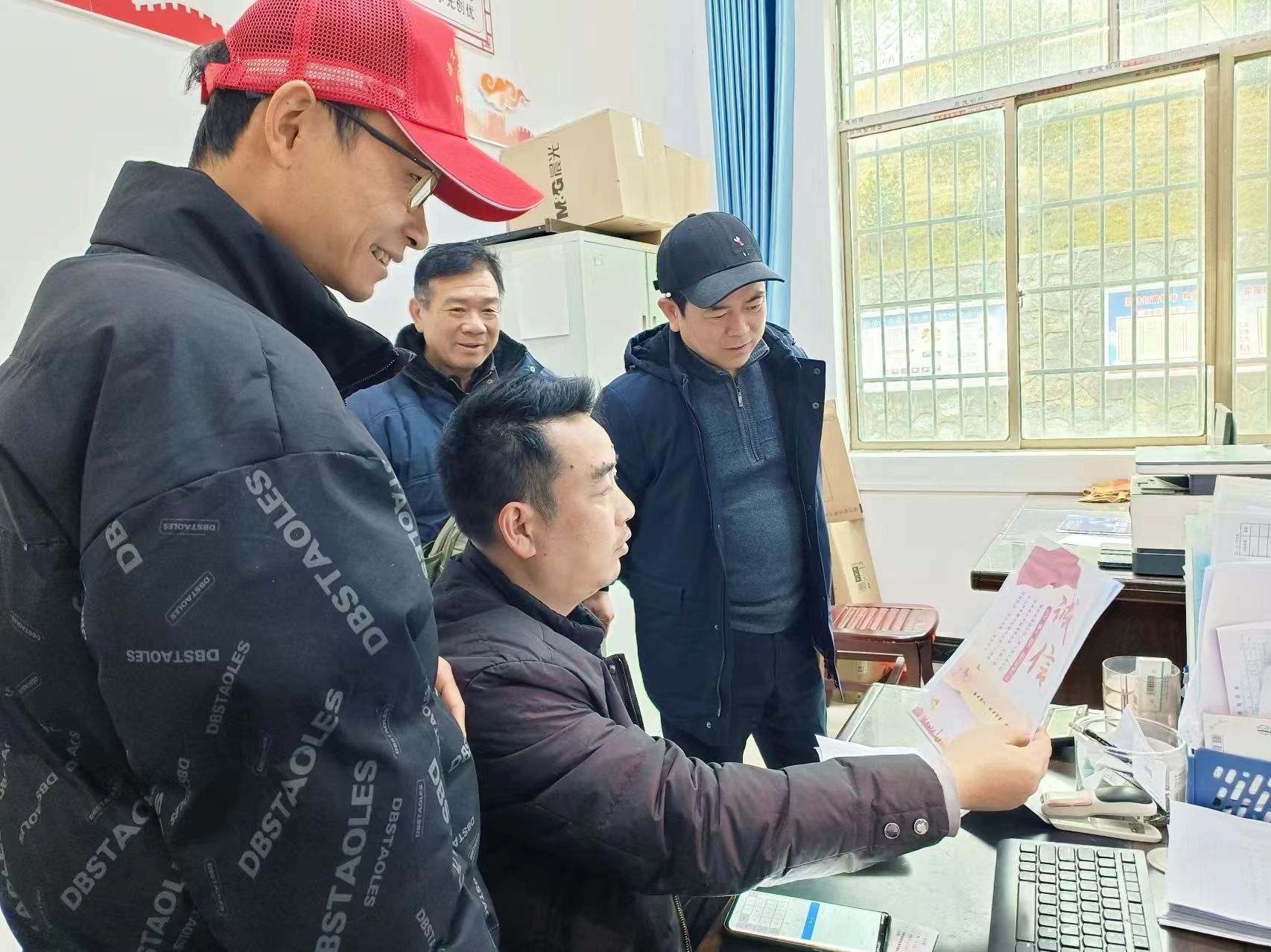 潘市镇开展“诚信宣传进机关”主题活动