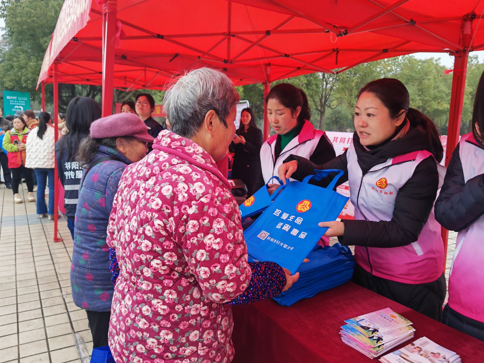 祁阳市妇联：情暖三月学雷锋  巾帼禁毒我先行