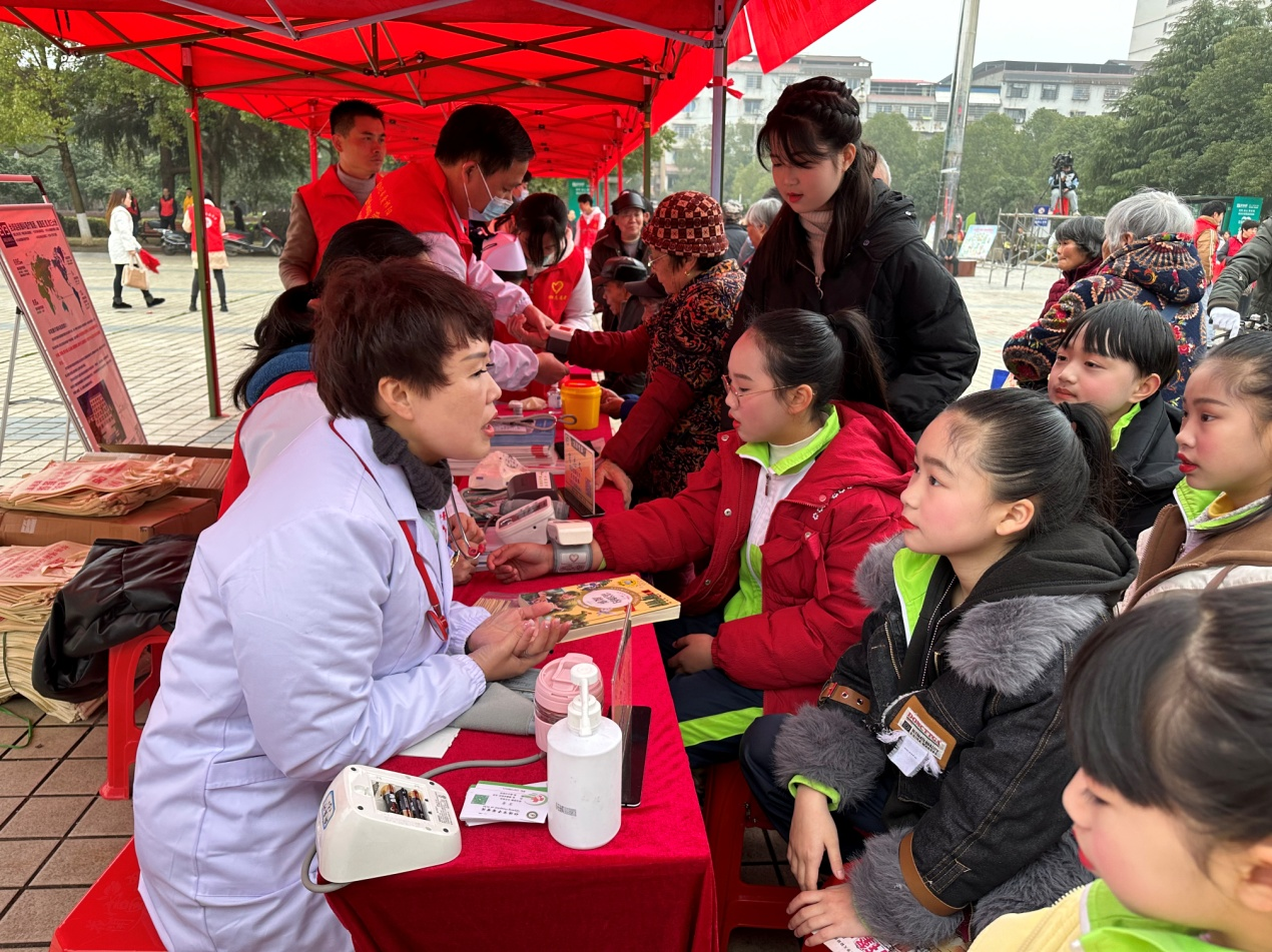 （文明新风在祁阳）祁阳市卫健局开展“文明健康与你我同行”宣传活动