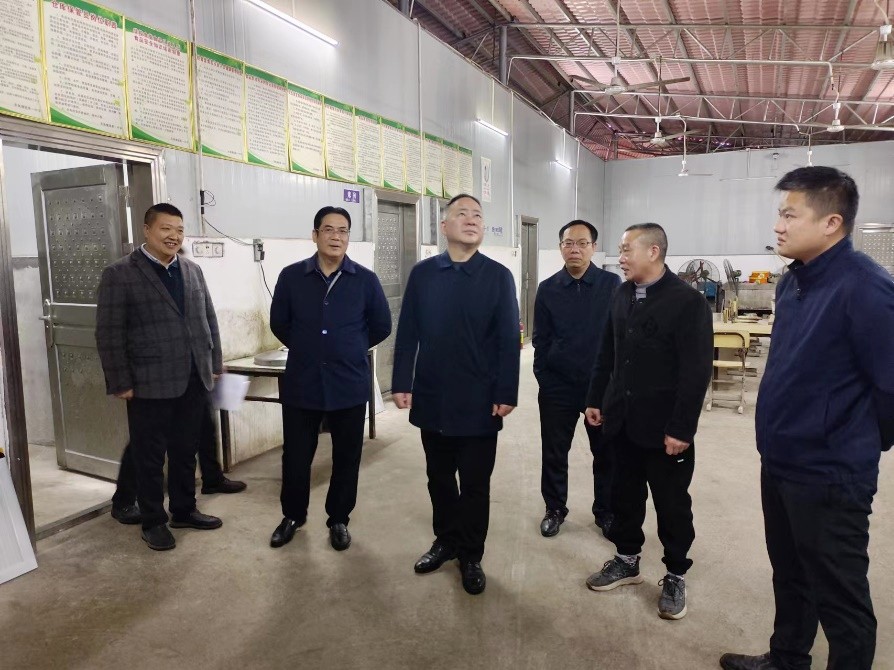 陈彬调研学校食品安全工作