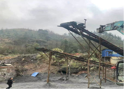 进宝塘镇：聚焦违法用地 拆除违章建筑