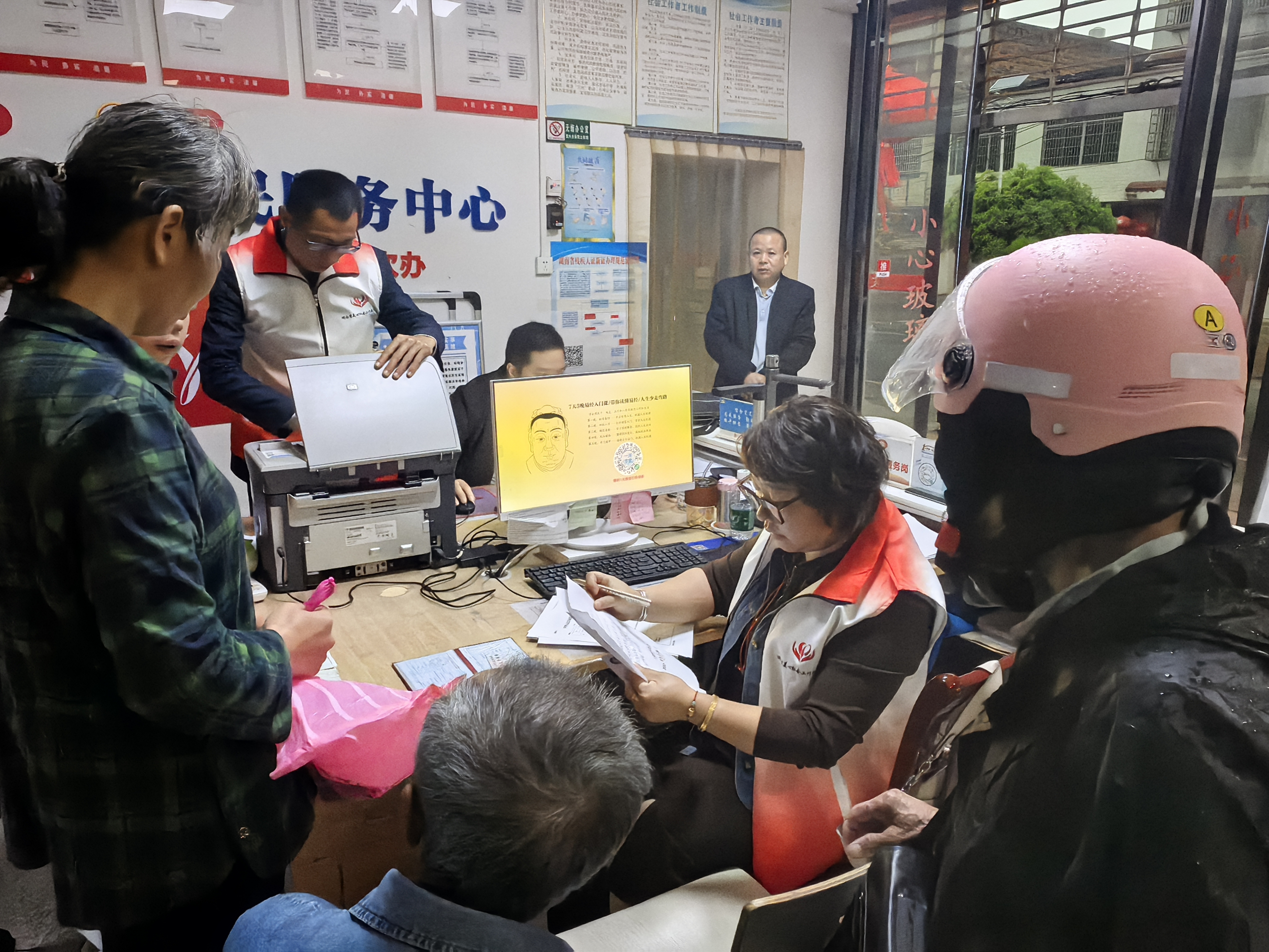 进宝塘镇开展“零距离”评残活动