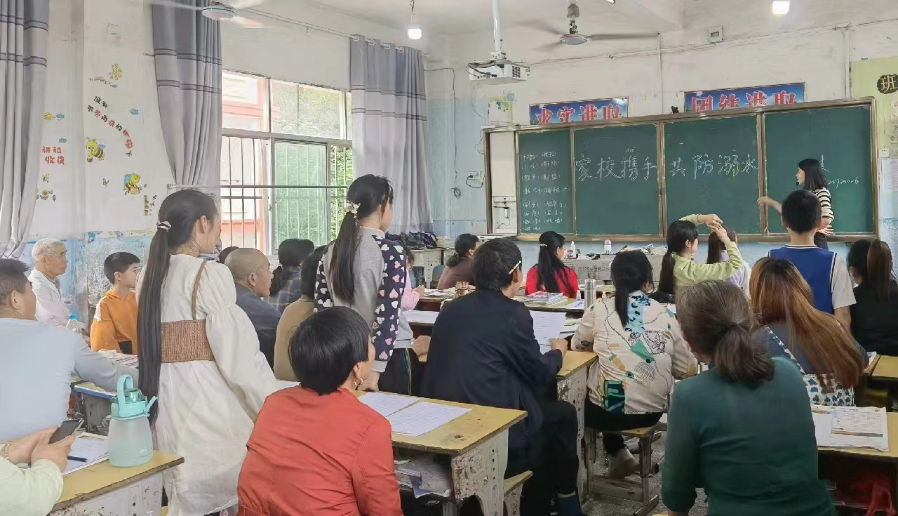师生同心防溺水    家校携手保平安
