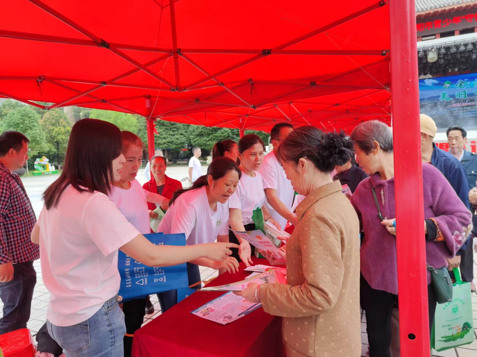 发挥“她”力量  守护生态美