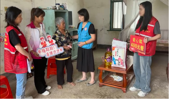 梅溪镇：爱心捐赠传温情 走访慰问暖人心