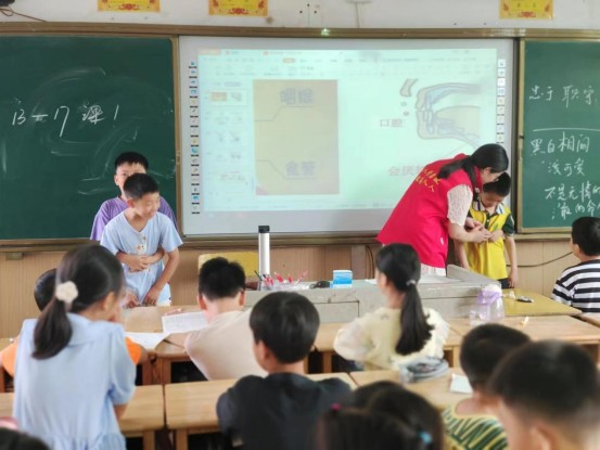 急救科普进校园 上好生命“必修课”