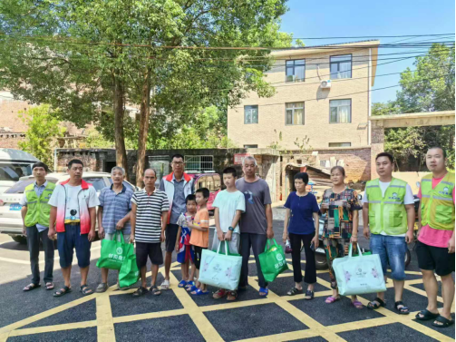 进宝塘镇：夏季送清凉，关怀沁人心