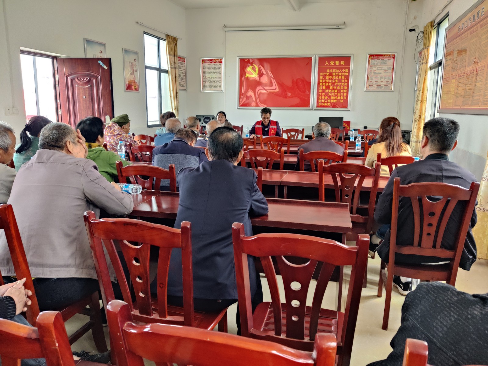 ​白水镇：理论宣讲进基层 全会精神入人心