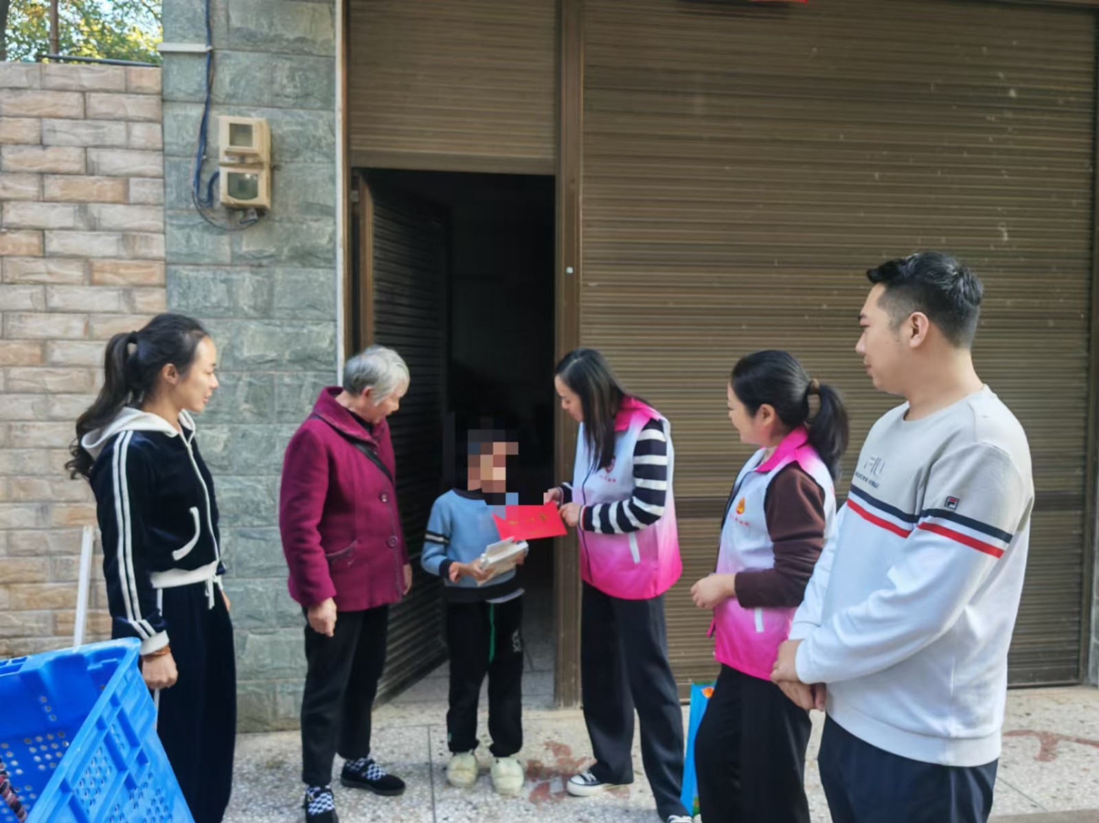 祁阳市妇联开展平安送爱进家庭活动