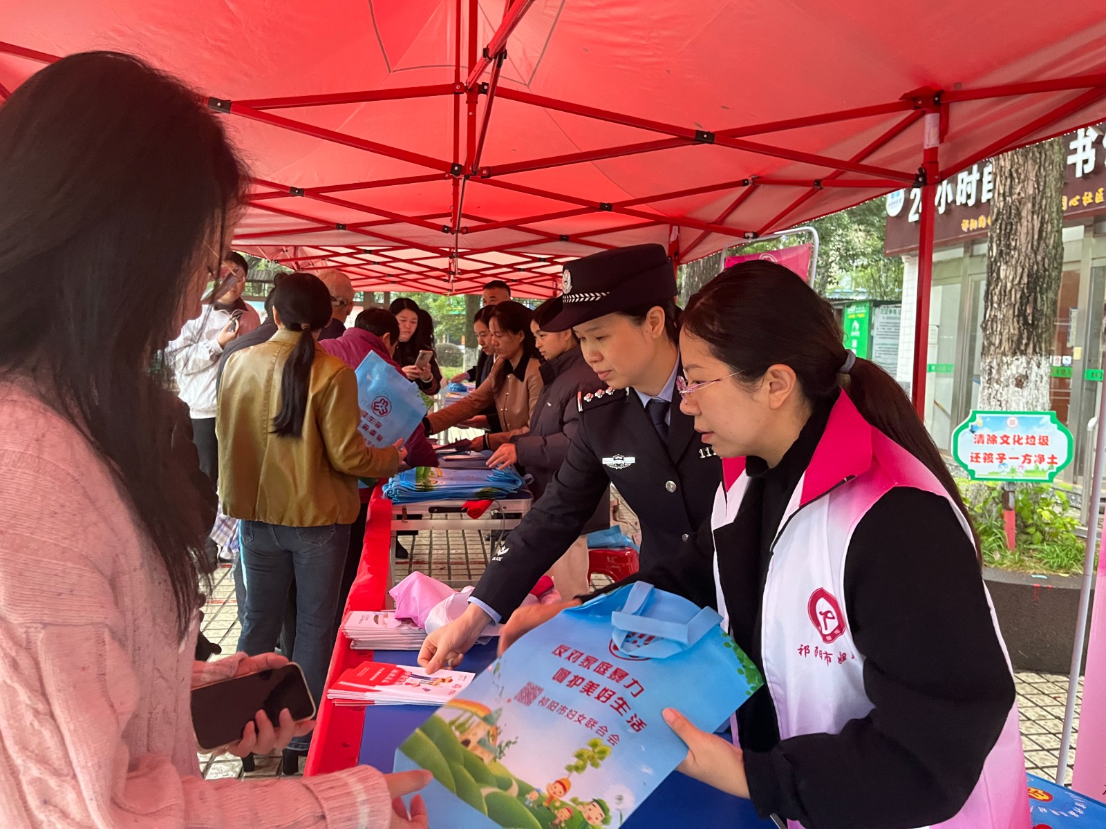 祁阳市开展国际消除对妇女暴力日宣传活动
