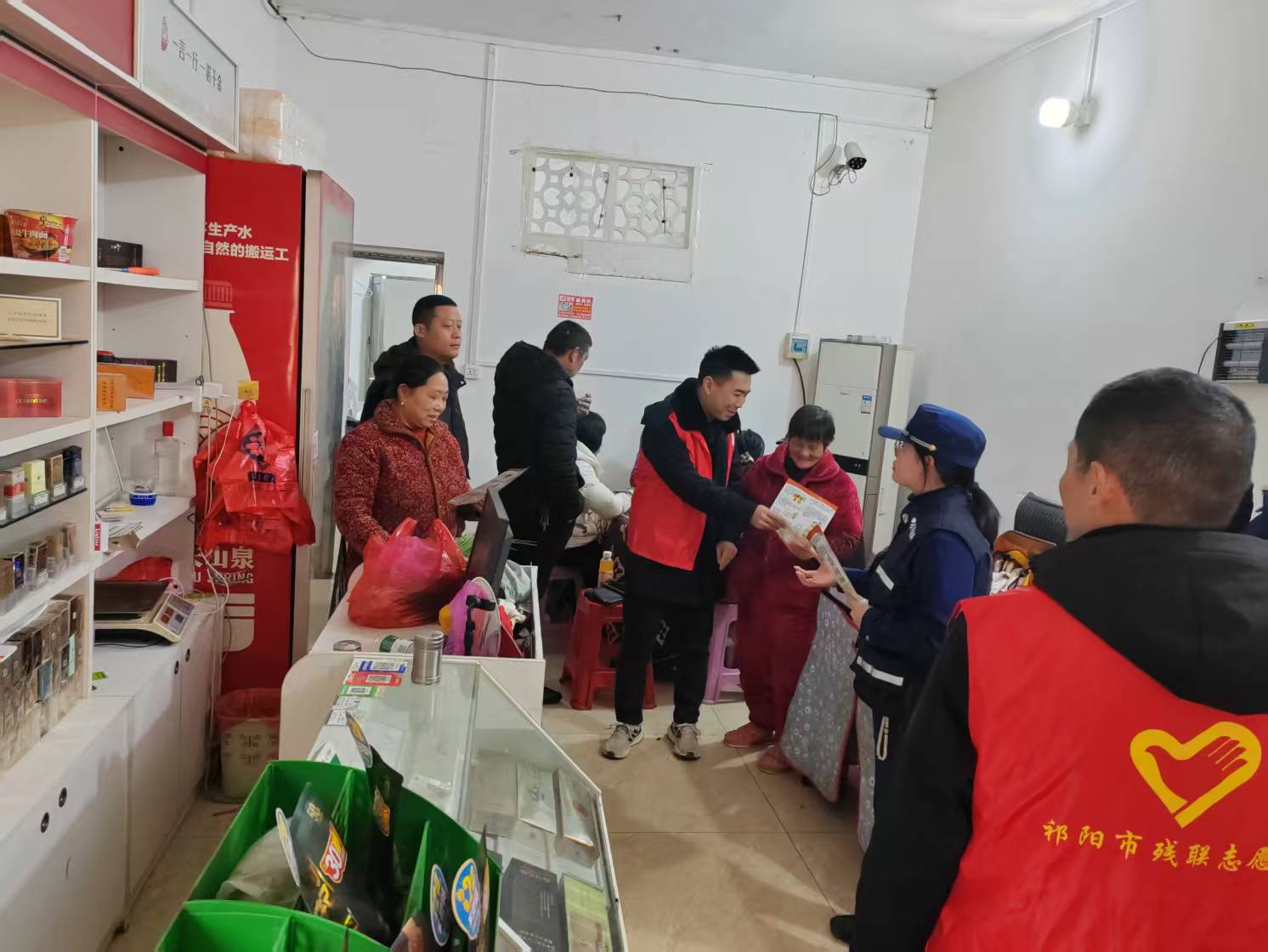 观音滩镇开展禁燃禁放劝导志愿活动 共筑绿色平安春节