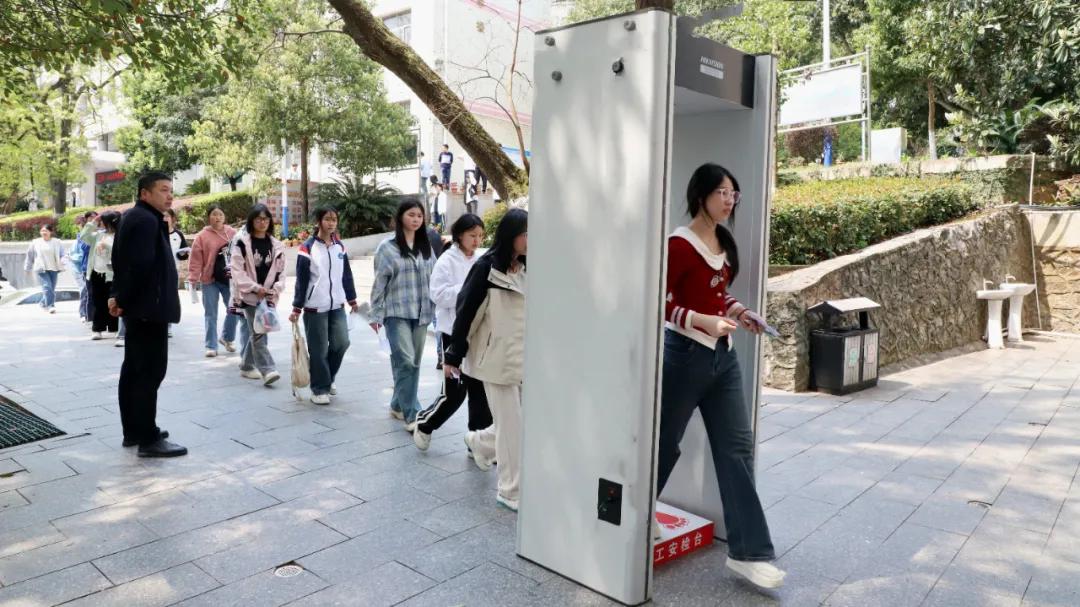 祁阳圆满完成2025年全国英语等级考试组考工作
