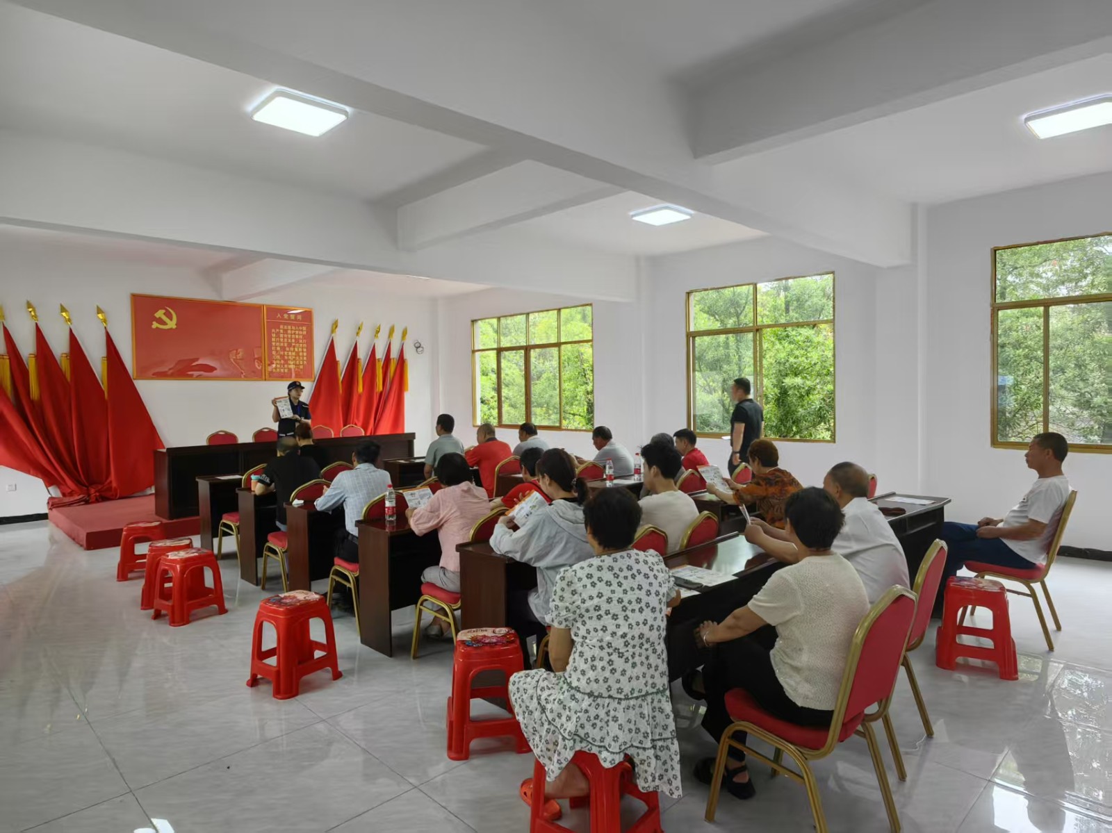 白水镇：消防宣传进社区 安全知识入民心