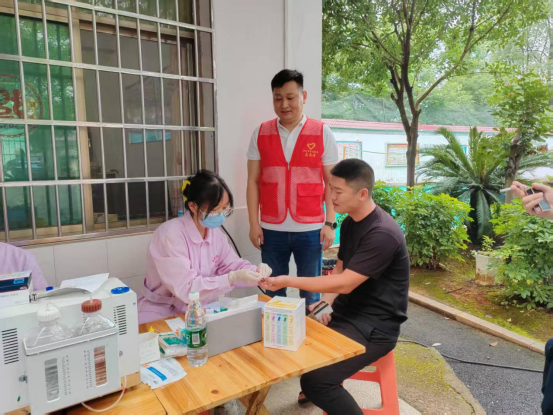 进宝塘镇开展“无偿献血传真情 助力生命暖人心”文明实践活动