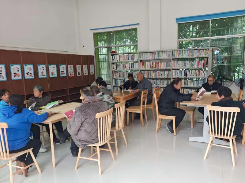 梅溪镇大伍村农家书屋开展读书分享活动