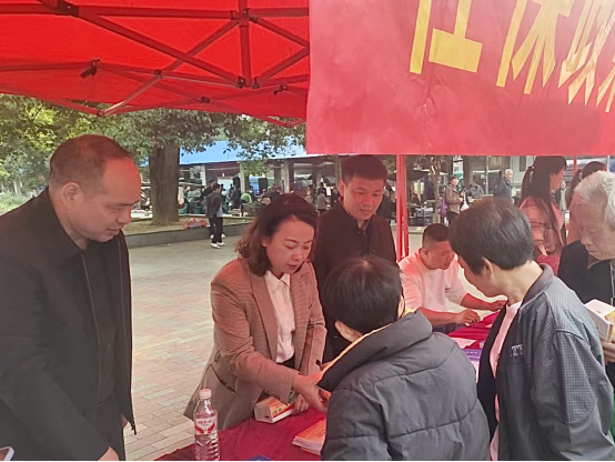 祁阳市进宝塘镇开展“温暖社保·社保服务进万家”宣传活动